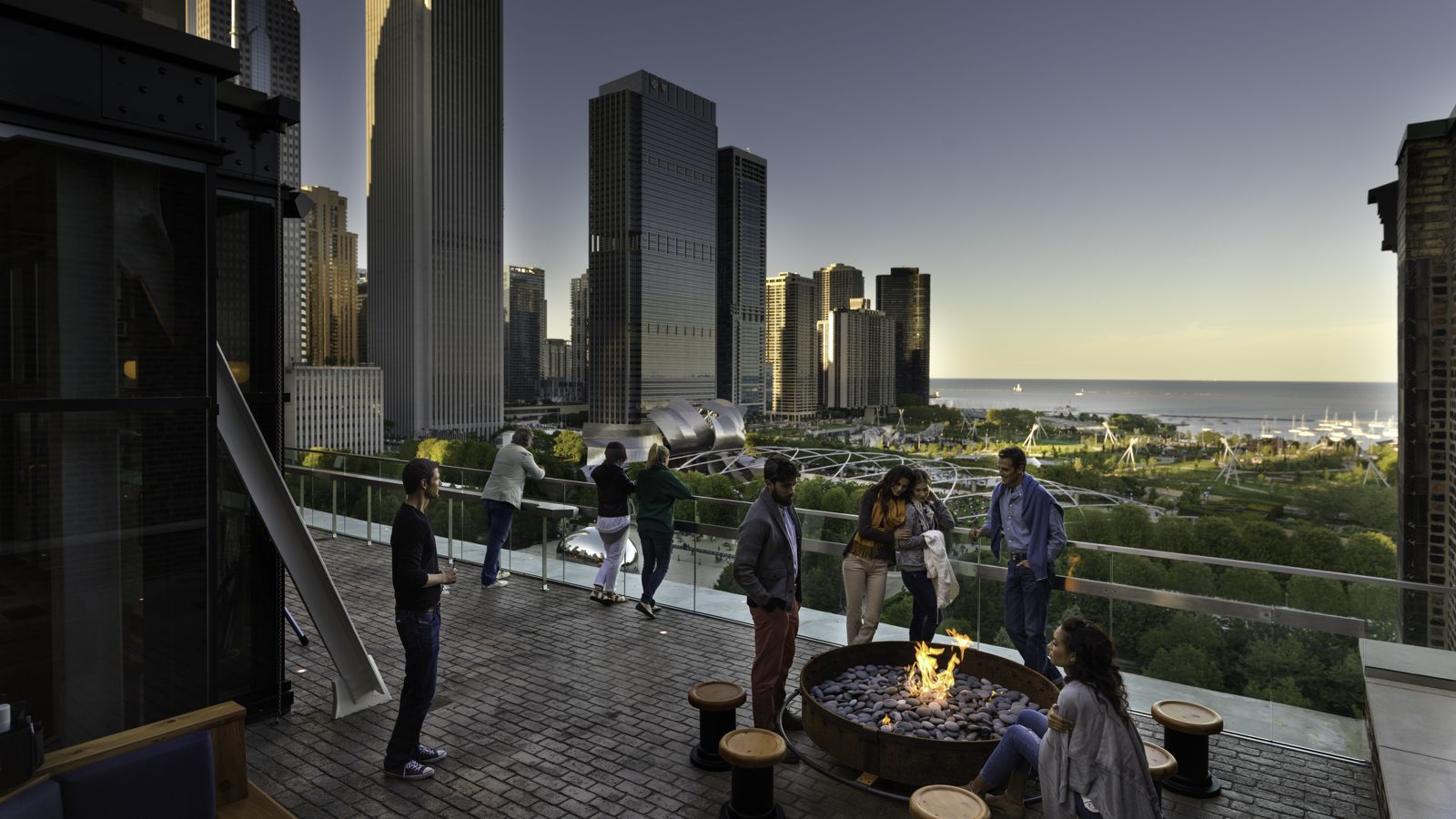 Chicago Athletic Association_Lifestyle_Cindy's_Fire pit_Thomas Shelby