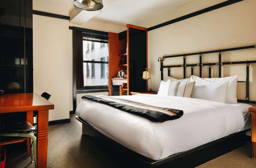 Chicago-Athletic-Association-1-King-Bed-