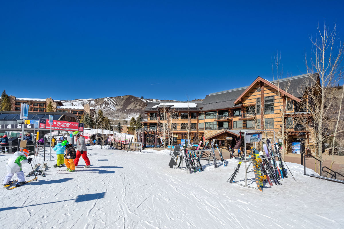 Stonebridge Inn | Ski & Board Rentals | Snowmass