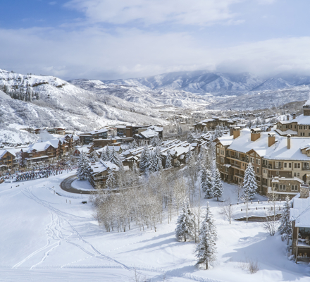 drsnowmass_accommodations_wrp_exterior_winter_drone