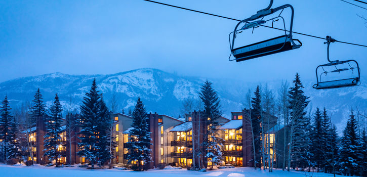 drsnowmass_accommodations_interlude_exterior_winter_skilift_bluehour