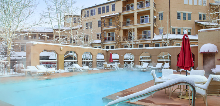 drsnowmass_accommodations_wrp_pool_winter