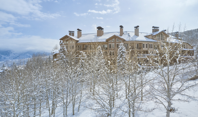 drsnowmass_accommodations_wrp_exterior_winter1
