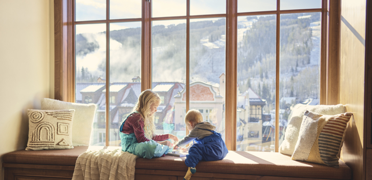 drvail_lifestyle_winter_ windowseat_kids_sitting