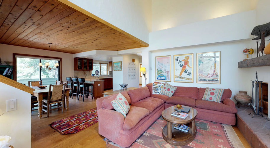 Cascade Meadows – Living Room