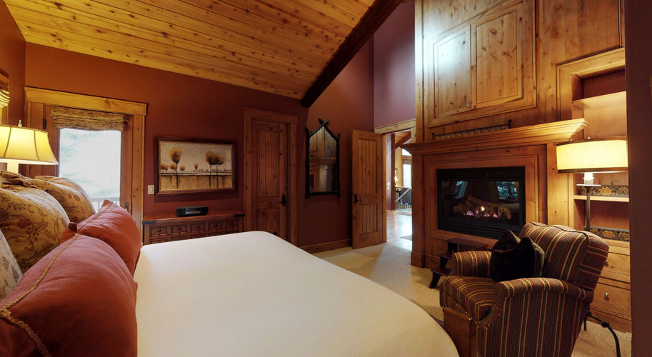 Red Wood West – Guest Bedroom