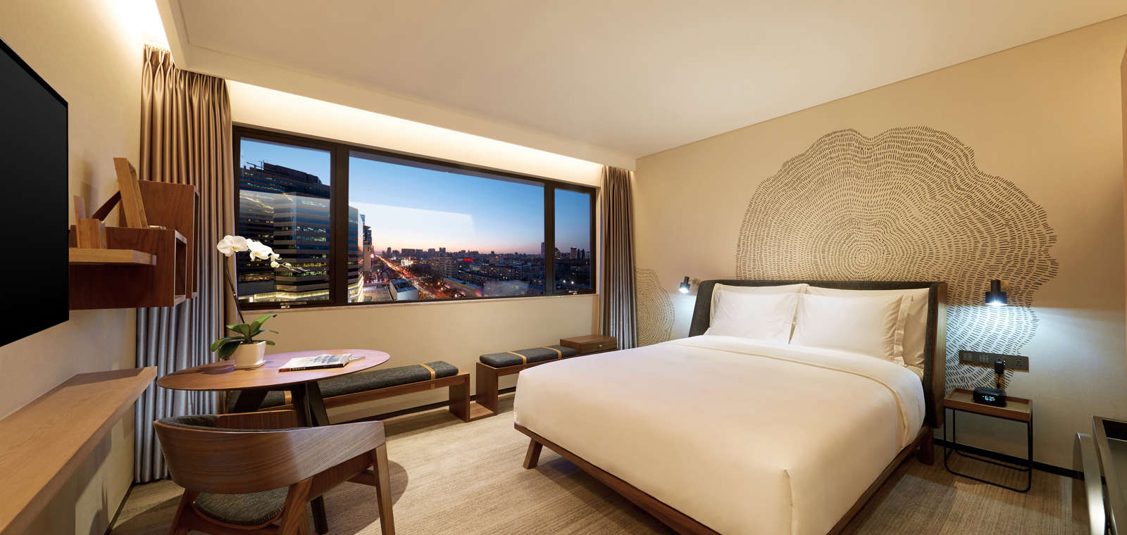 Standard Room with view to Sanlitun nightlife leisure area 