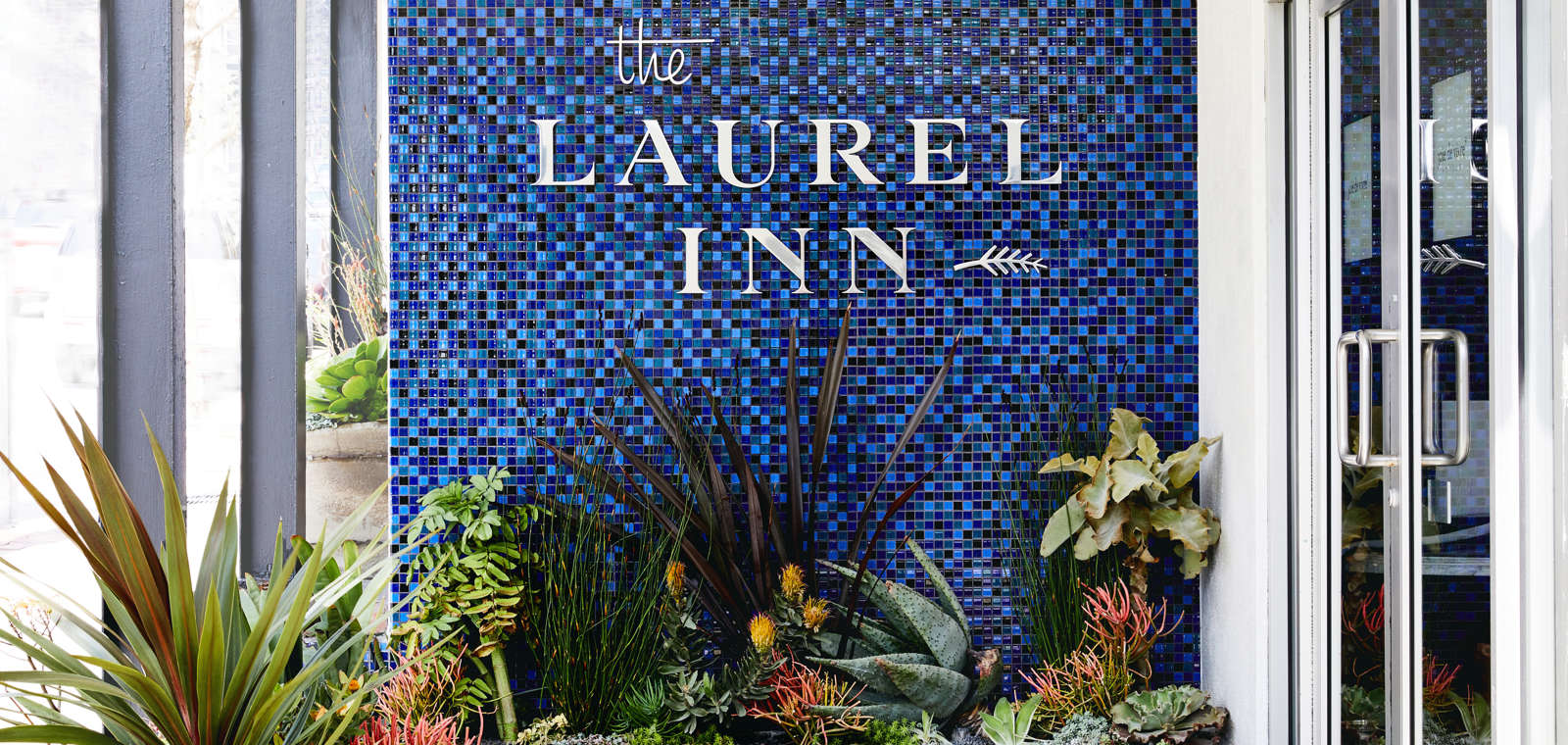 Laurel Inn_Exterior_Entrance