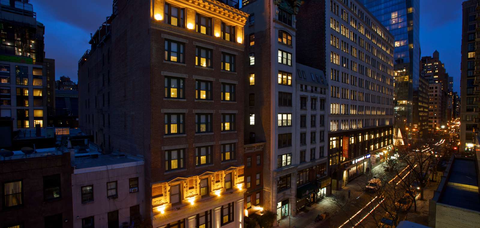 Exterior Of Park South Hotel At Night