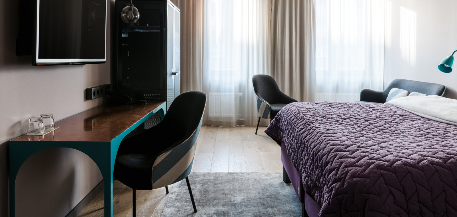 ARNJS-King-Bed-Premium-Room