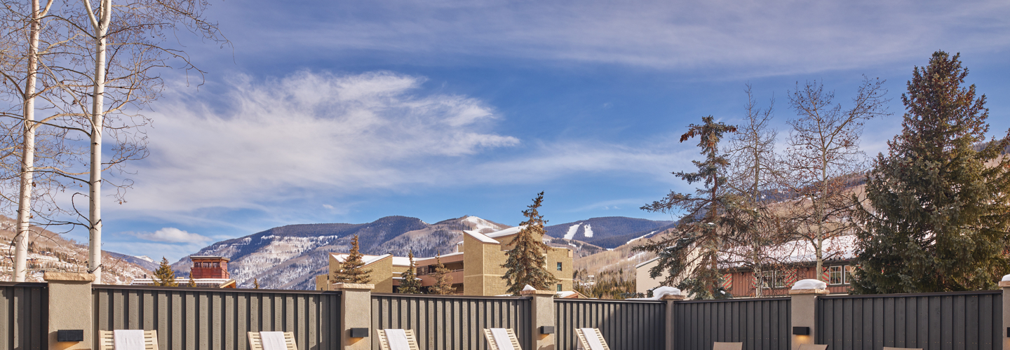 drvail_accommodations_westwind_pool_winter2020